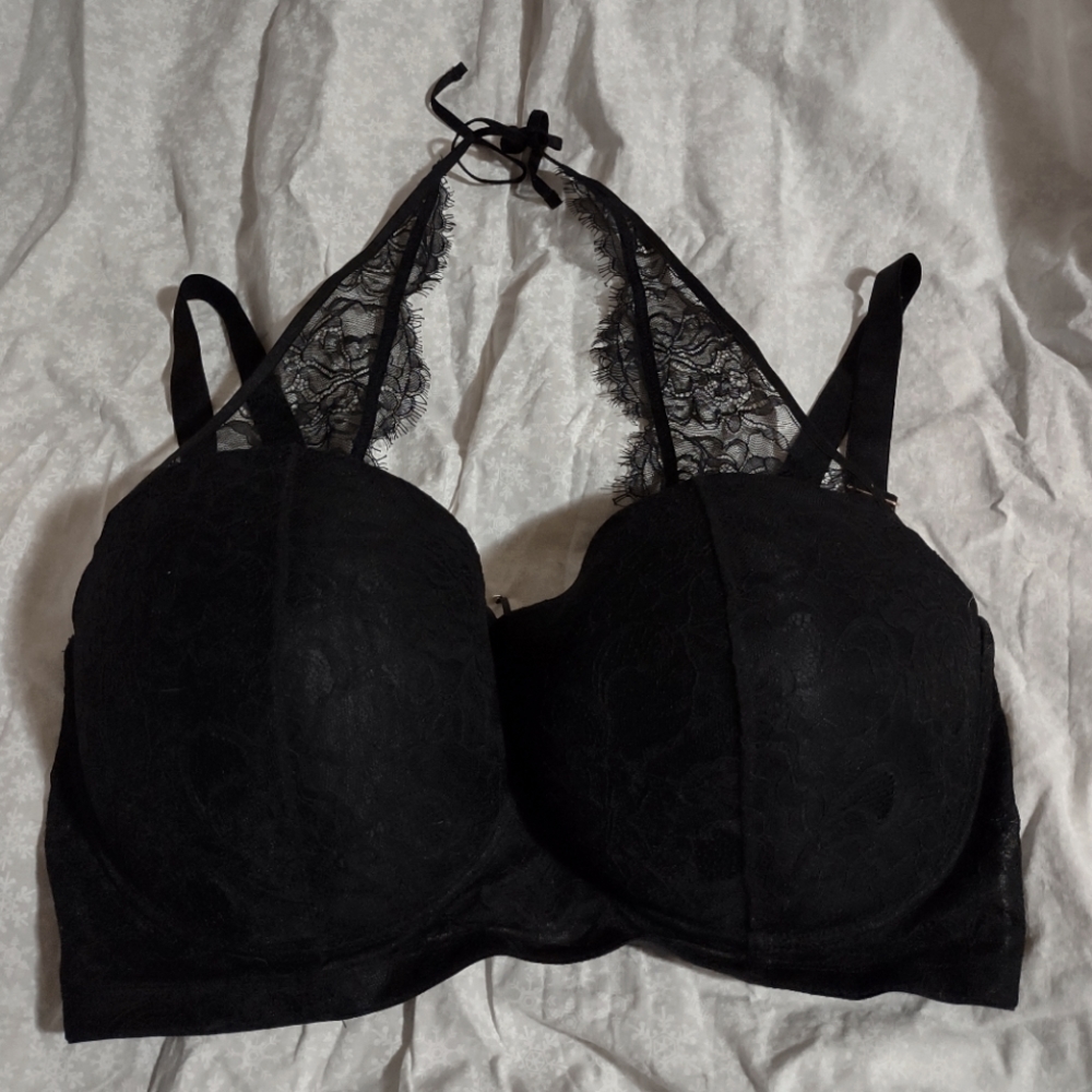 Smart and sexy 40DDD black lace bra